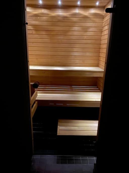 Meren Laeheisyydessae Iso Yksioe 赫尔辛基 外观 照片